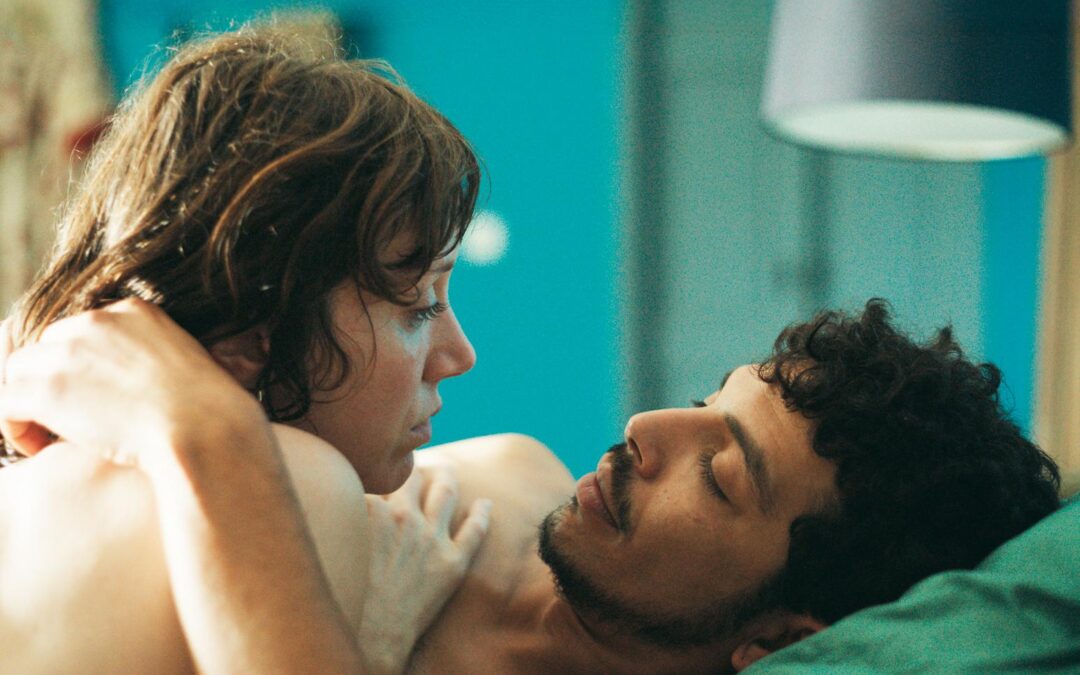 1:00 PM – BEHIND THE PALM TREES (94 min) – Cinema Francais – U.S. Premiere